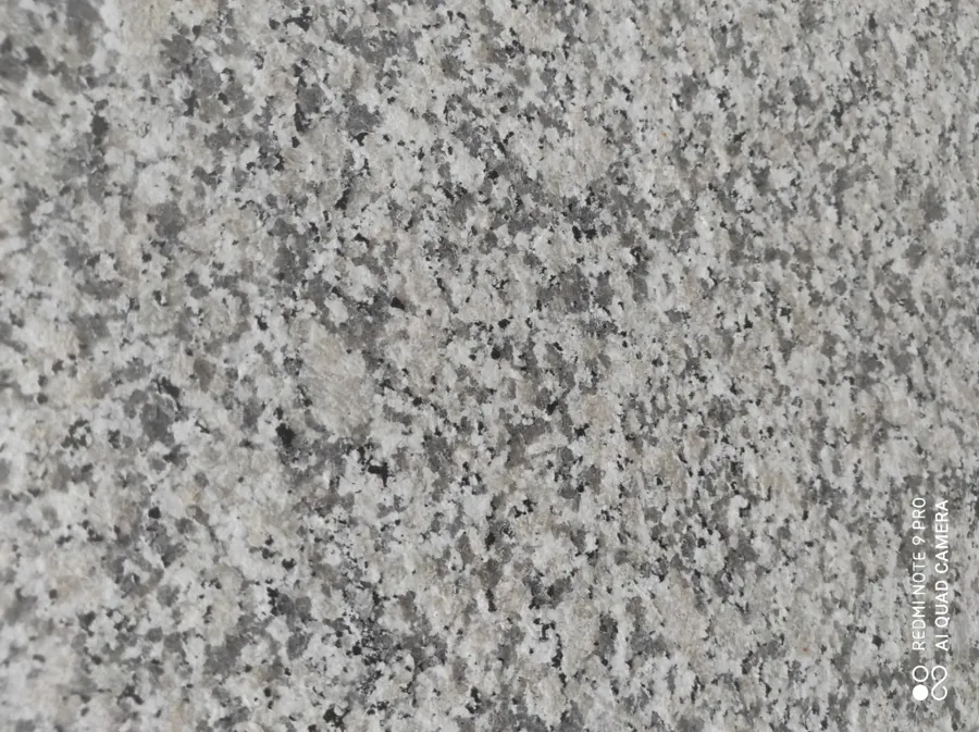 Granito Grigio Perla Fiammato